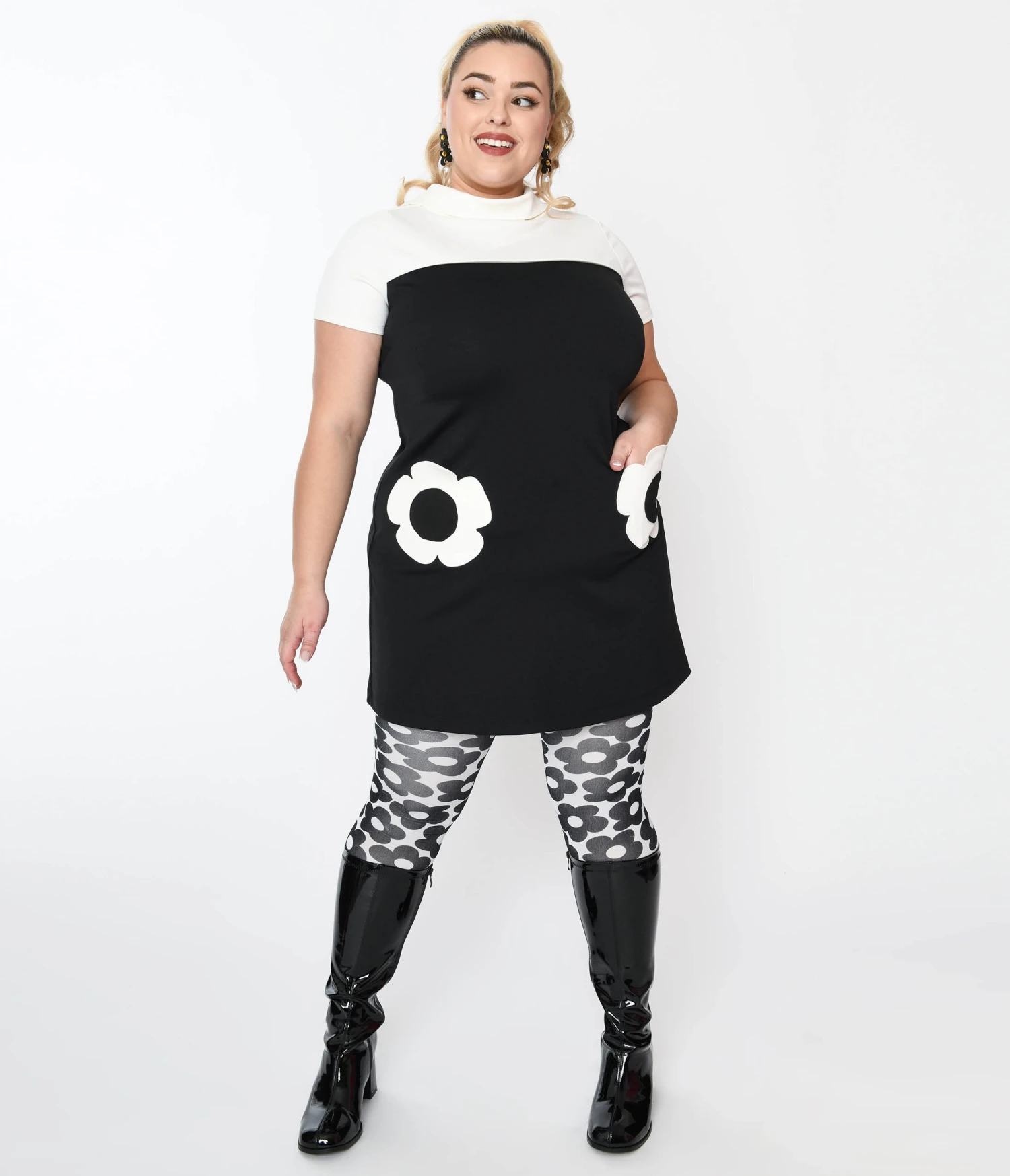 Smak Parlour Plus Size Black & White Flower Pocket Shift Dress 1 Smak Parlour Plus Size Black & White Flower Pocket Shift Dress