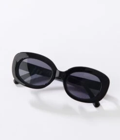 Black Tinted Oval Sunglasses