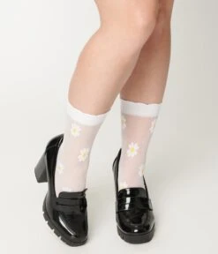 Sheer White Daisy Crew Socks
