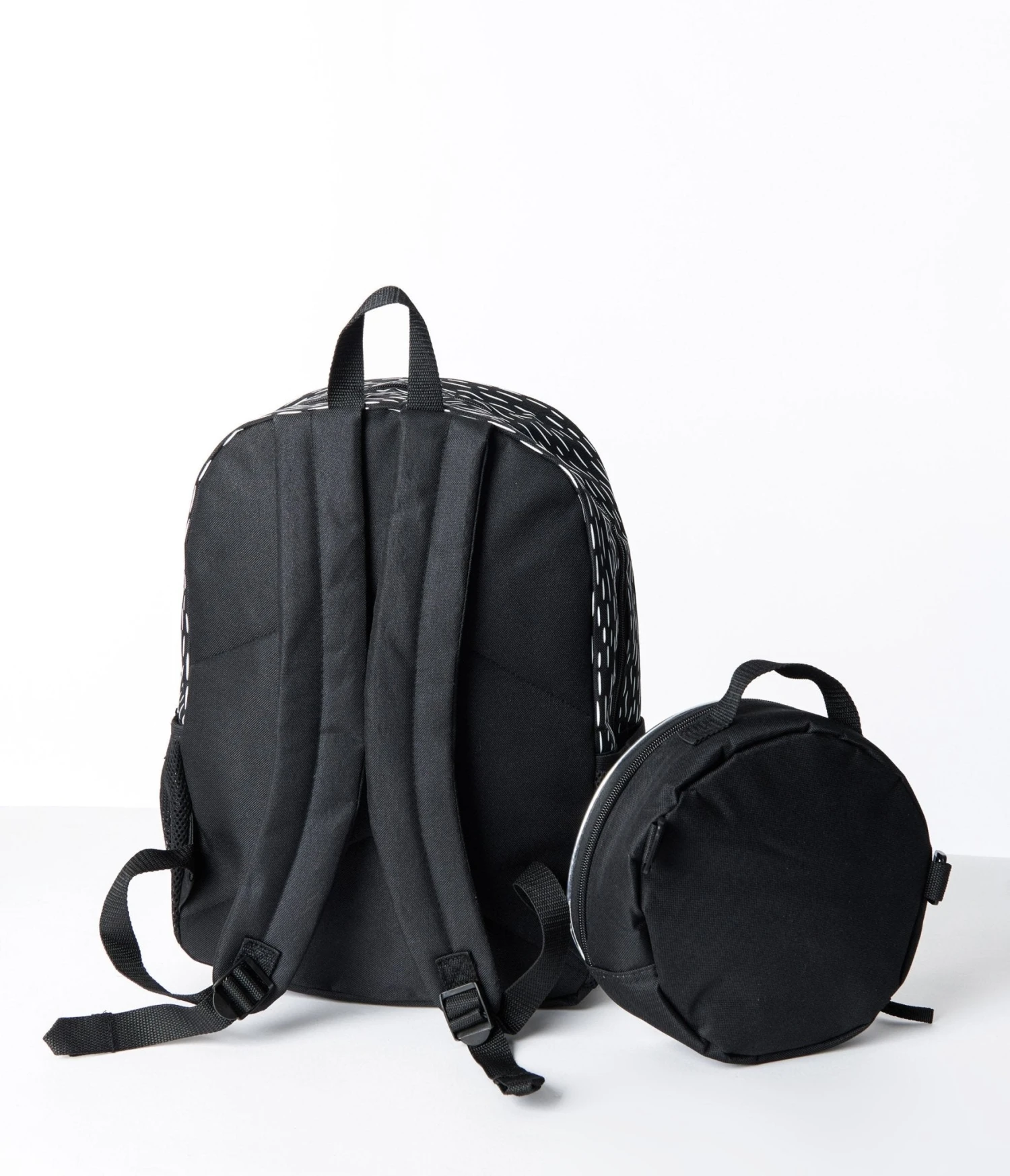 Bioworld The Nightmare Before Christmas Jack & Sally Lunch Tote & Backpack 3 Bioworld The Nightmare Before Christmas Jack & Sally Lunch Tote & Backpack - Image 3