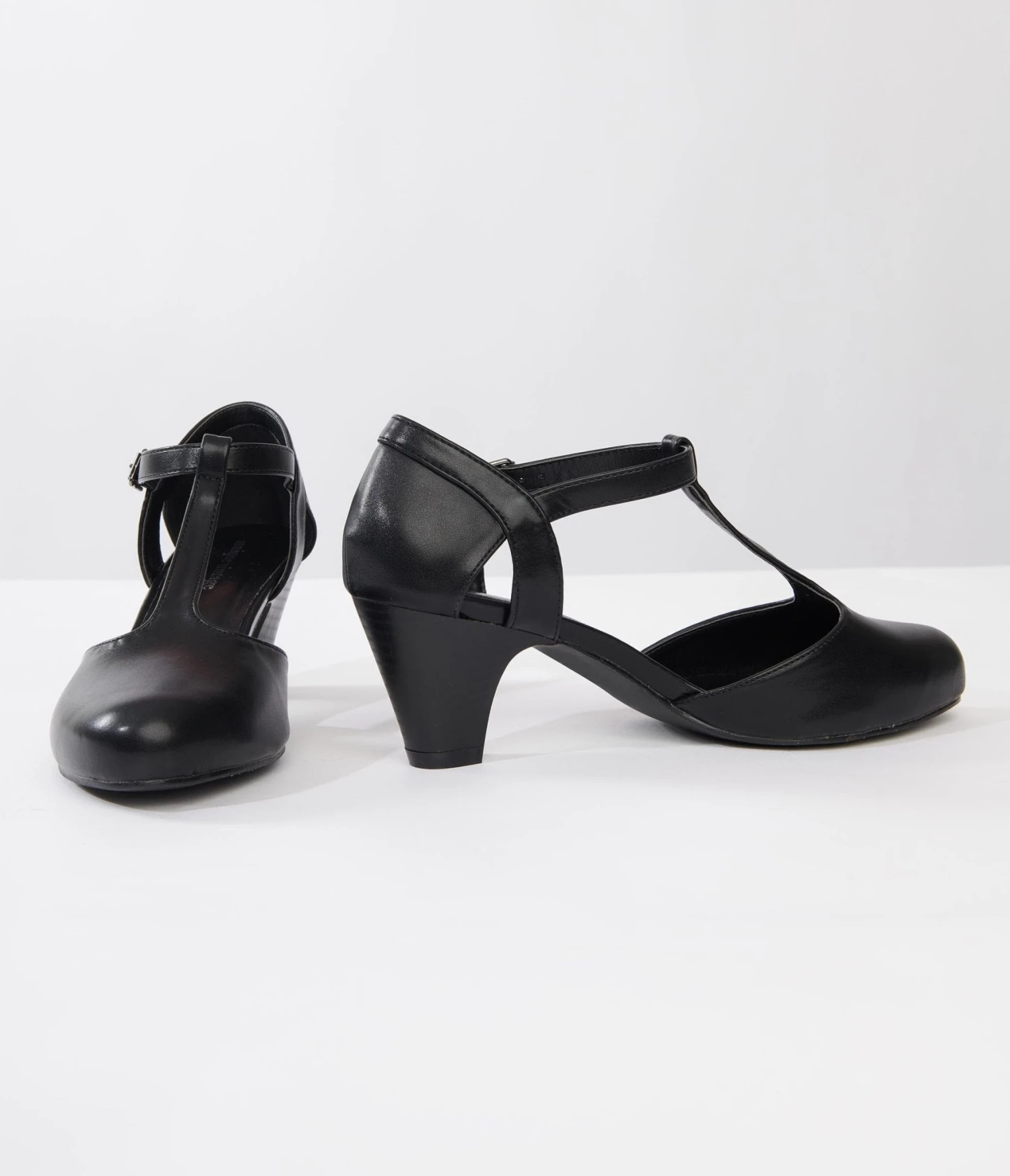 Unique Vintage Black Leatherette Closed Toe T-Strap Roxy Pumps 3 Unique Vintage Black Leatherette Closed Toe T-Strap Roxy Pumps - Image 3