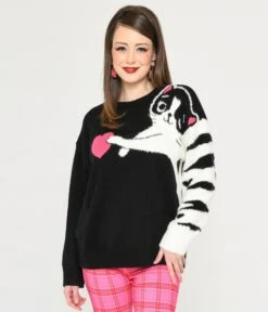 Unique Vintage Black & White Cat Long Sleeve Sweater