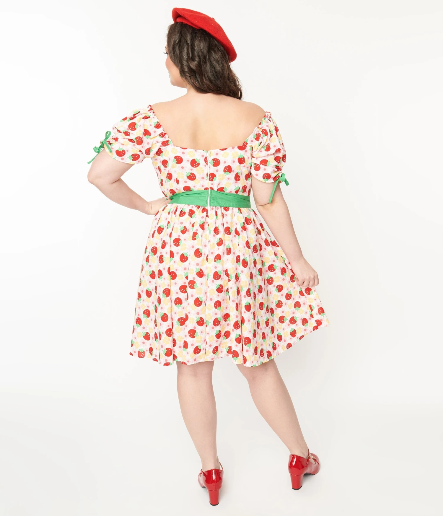 Unique Vintage Plus Size Pink Floral Strawberries Dakota Flare Dress 3 Unique Vintage Plus Size Pink Floral Strawberries Dakota Flare Dress - Image 3