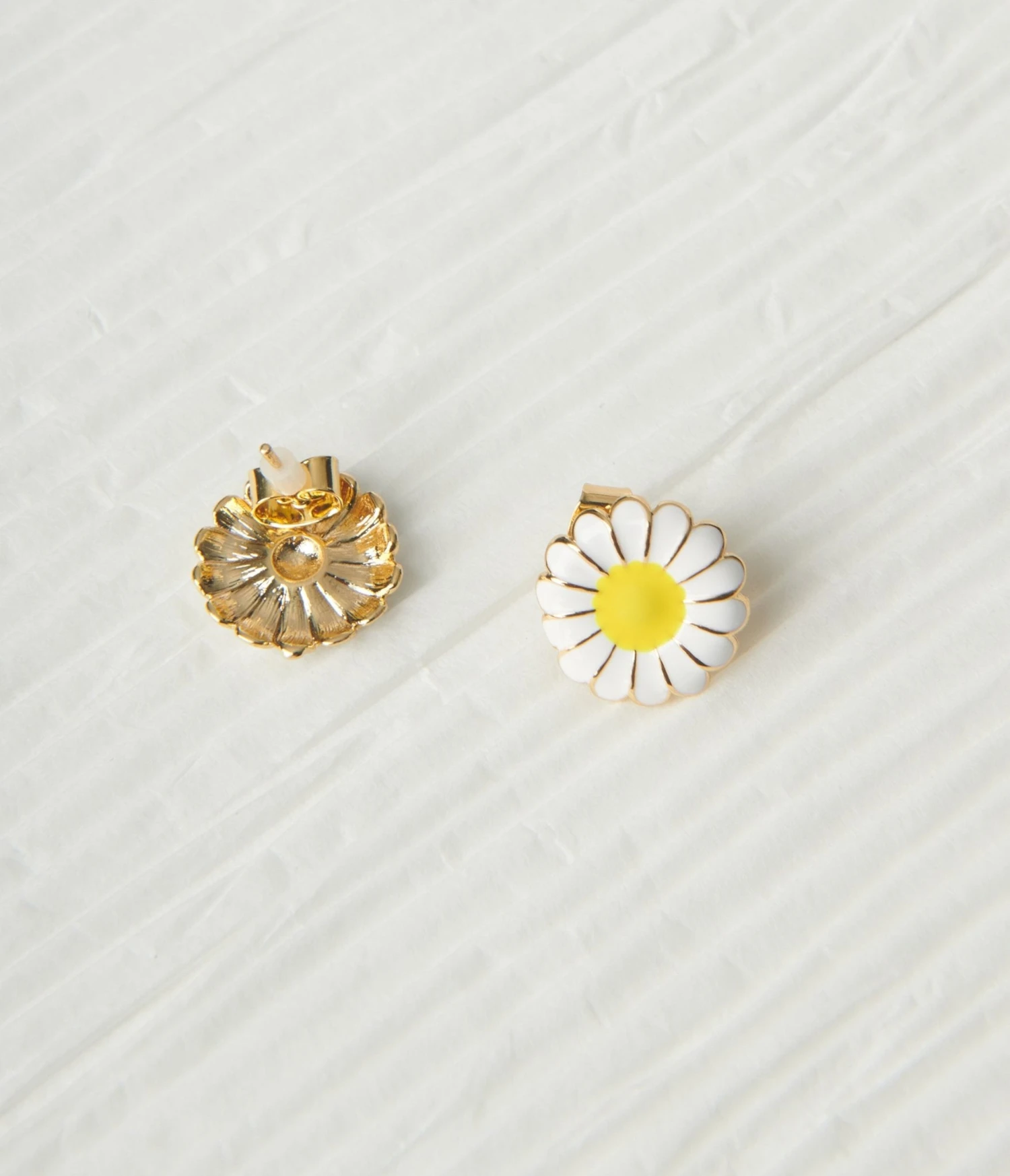 White & Gold Daisy Stud Earrings 1 White & Gold Daisy Stud Earrings